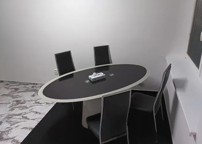 アパート 2 Bedroom, Kitchen And Terrace *