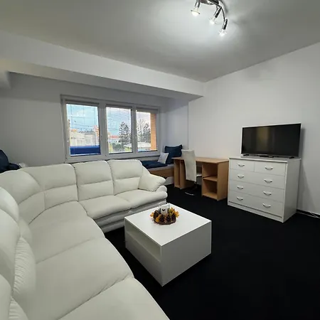 2 Bedroom, Kitchen And Terrace דירה *